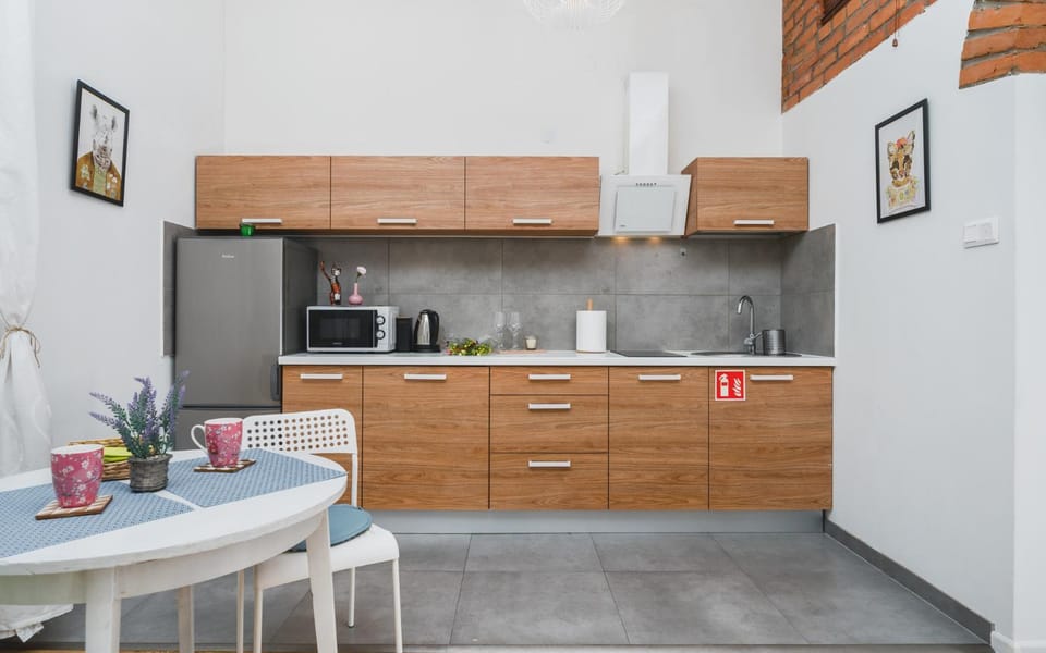 Coffee/tea facilities, Kitchen or kitchenette, Dining area, minibar