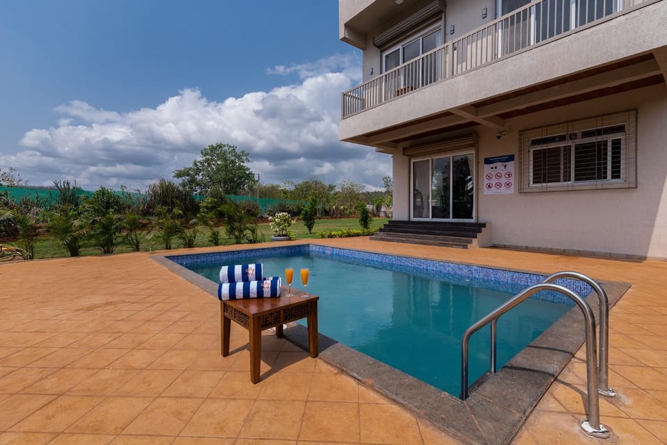 Property building, Garden, View (from property/room), Swimming pool, Swimming pool