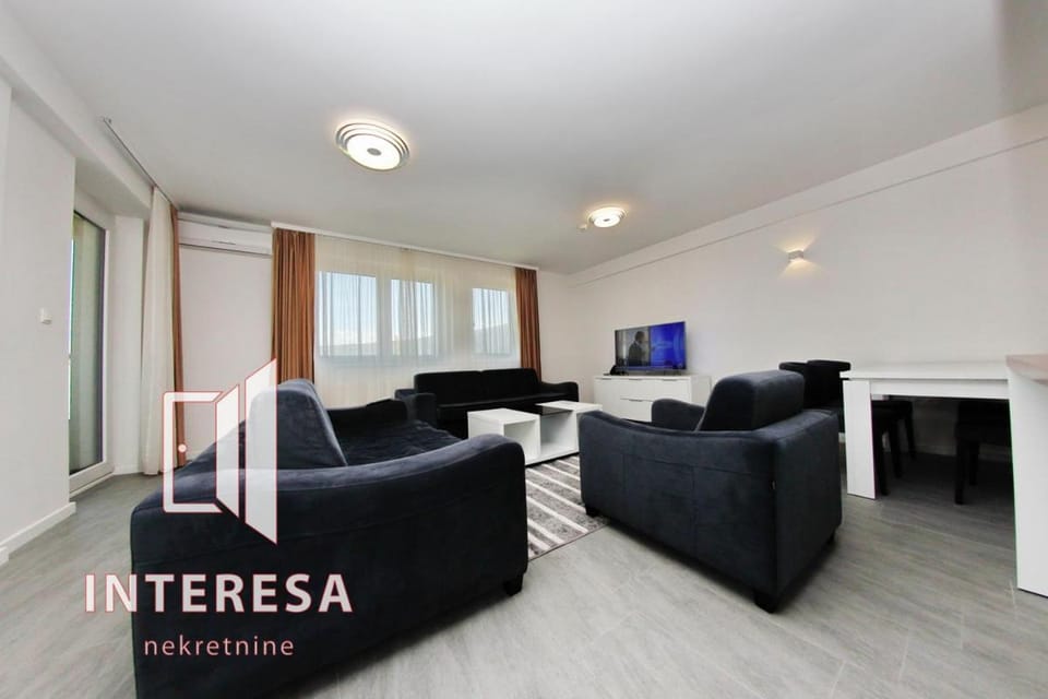 TV and multimedia, Living room, Seating area, Evening entertainment