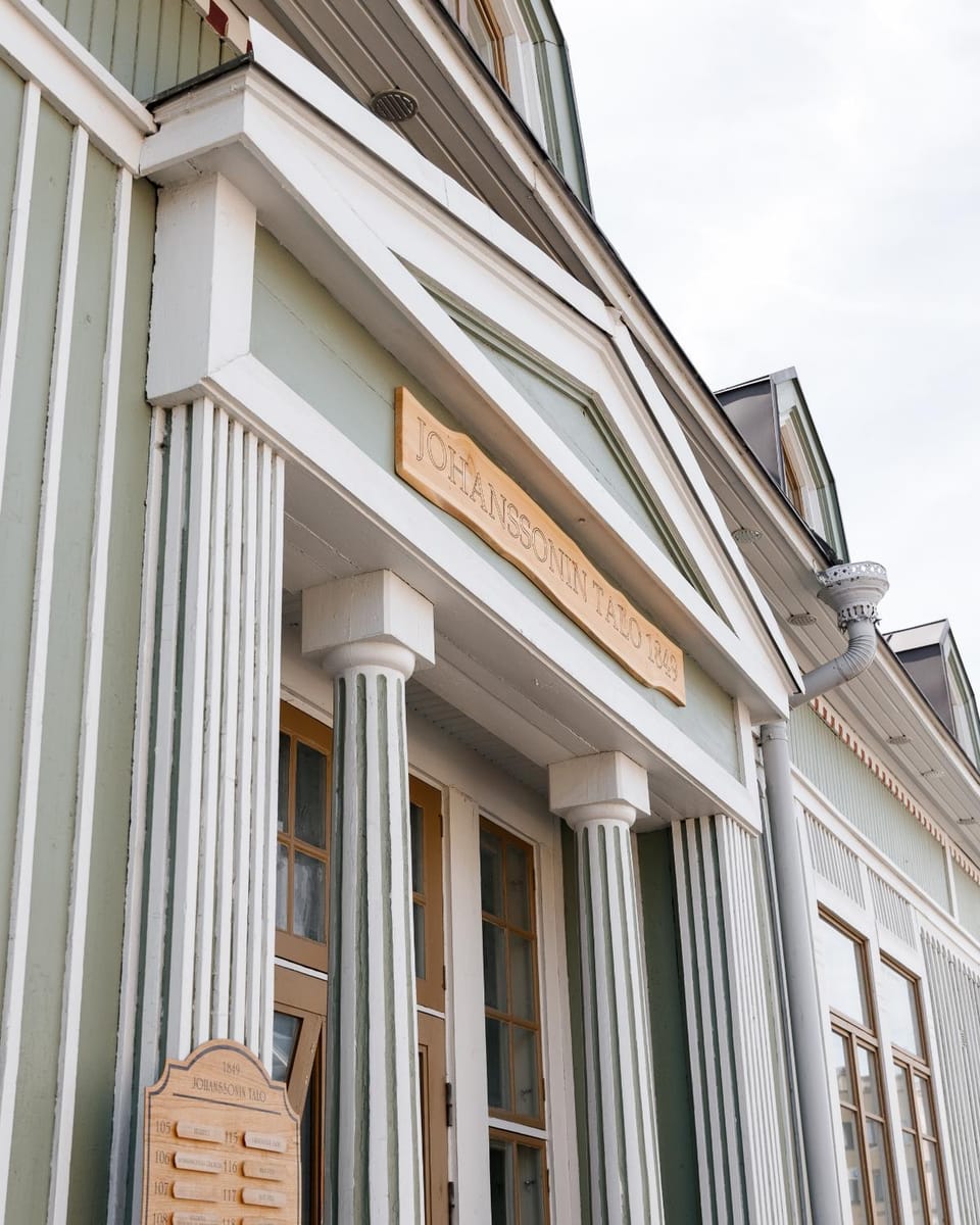 Property building, Facade/entrance, Day