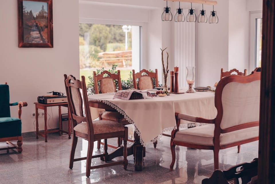 Living room, Seating area, Dining area