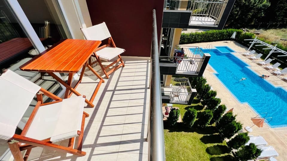 Balcony/Terrace, Pool view, Swimming pool