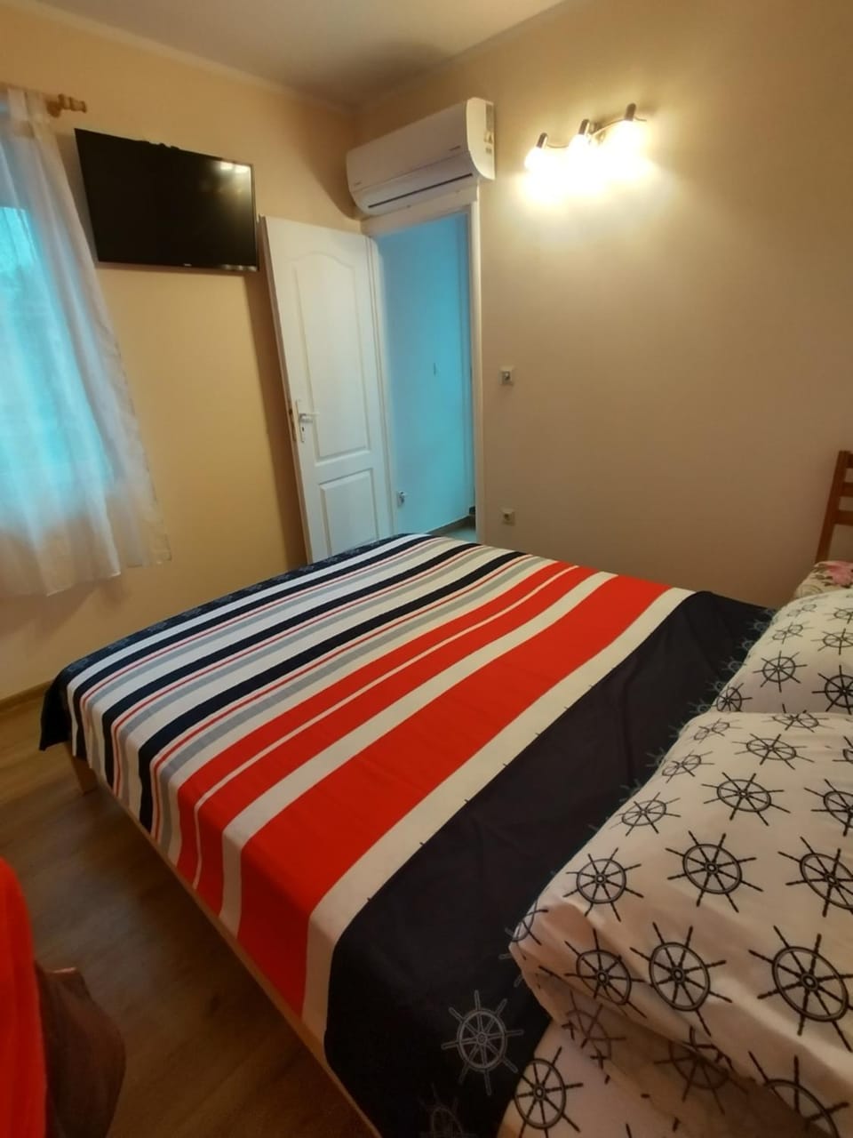 Bed, TV and multimedia, Bedroom, air conditioner