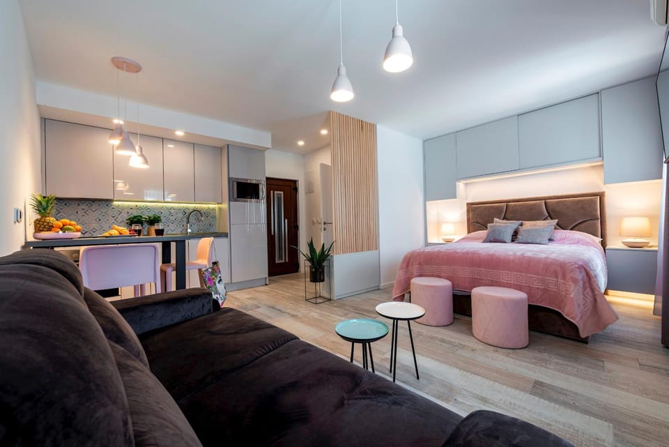 Living room, Photo of the whole room, Seating area, Bedroom