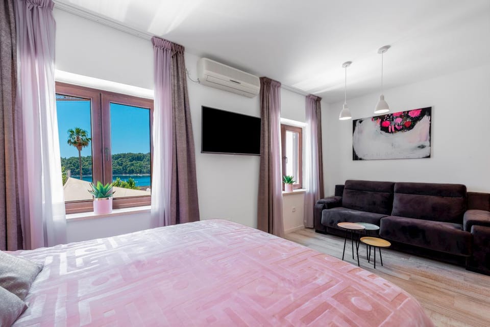 Seating area, Bedroom, Sea view