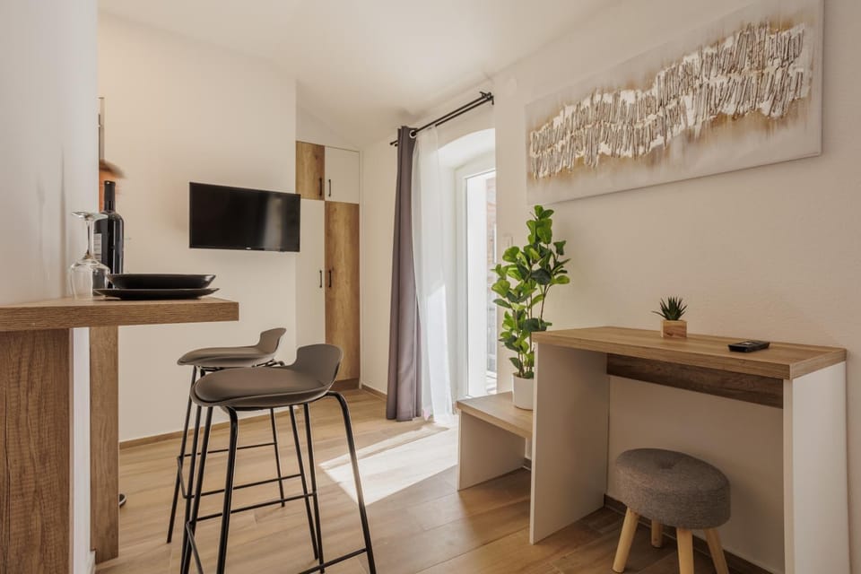 TV and multimedia, Dining area