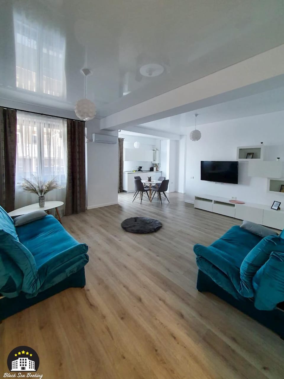 Communal lounge/ TV room, Bed, TV and multimedia, Living room, Photo of the whole room, Seating area, Evening entertainment, Bedroom
