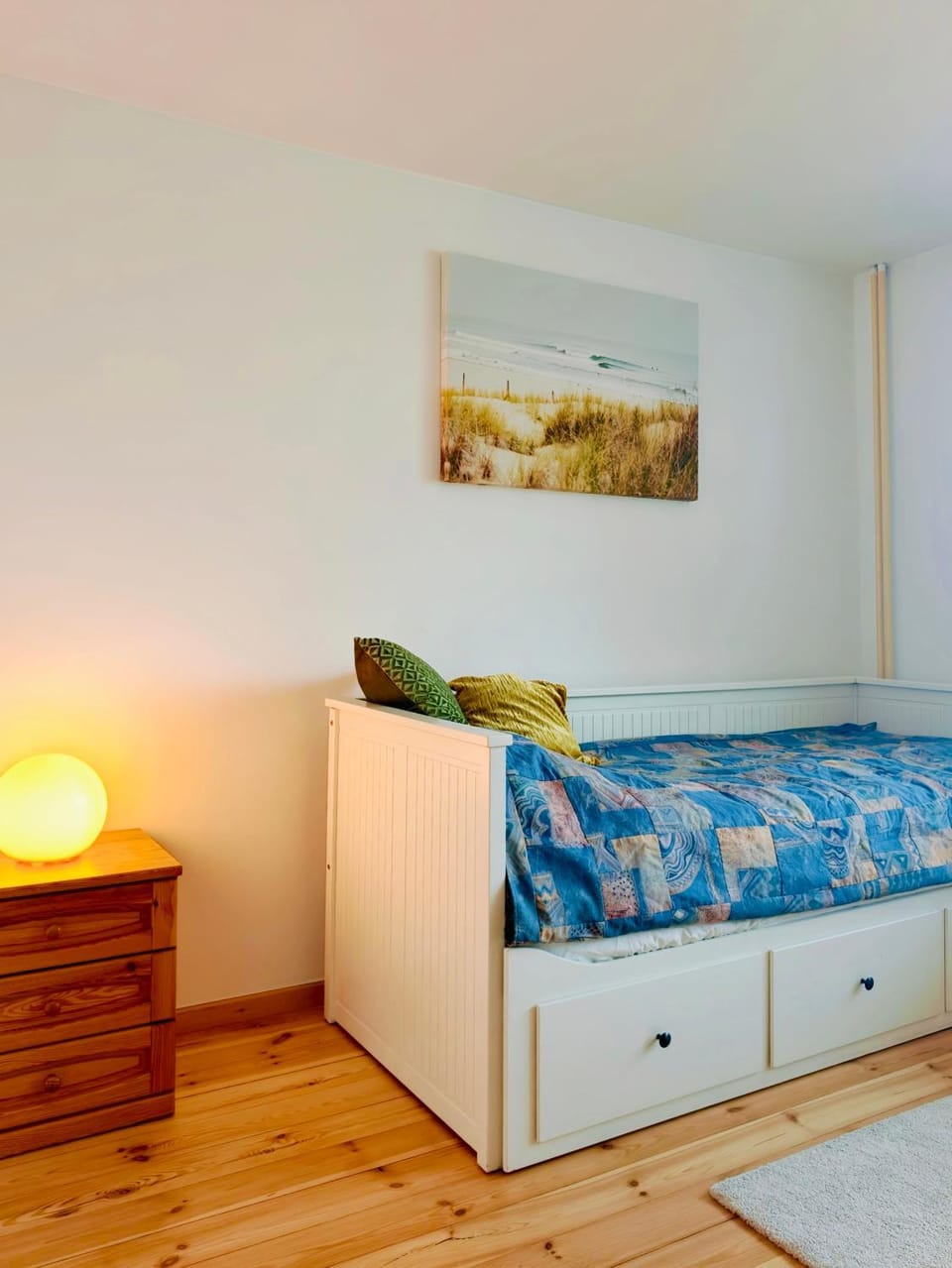 Bed, Photo of the whole room, Seating area, Bedroom