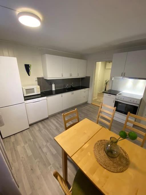 Kitchen or kitchenette, Dining area, dishwasher, minibar, stove