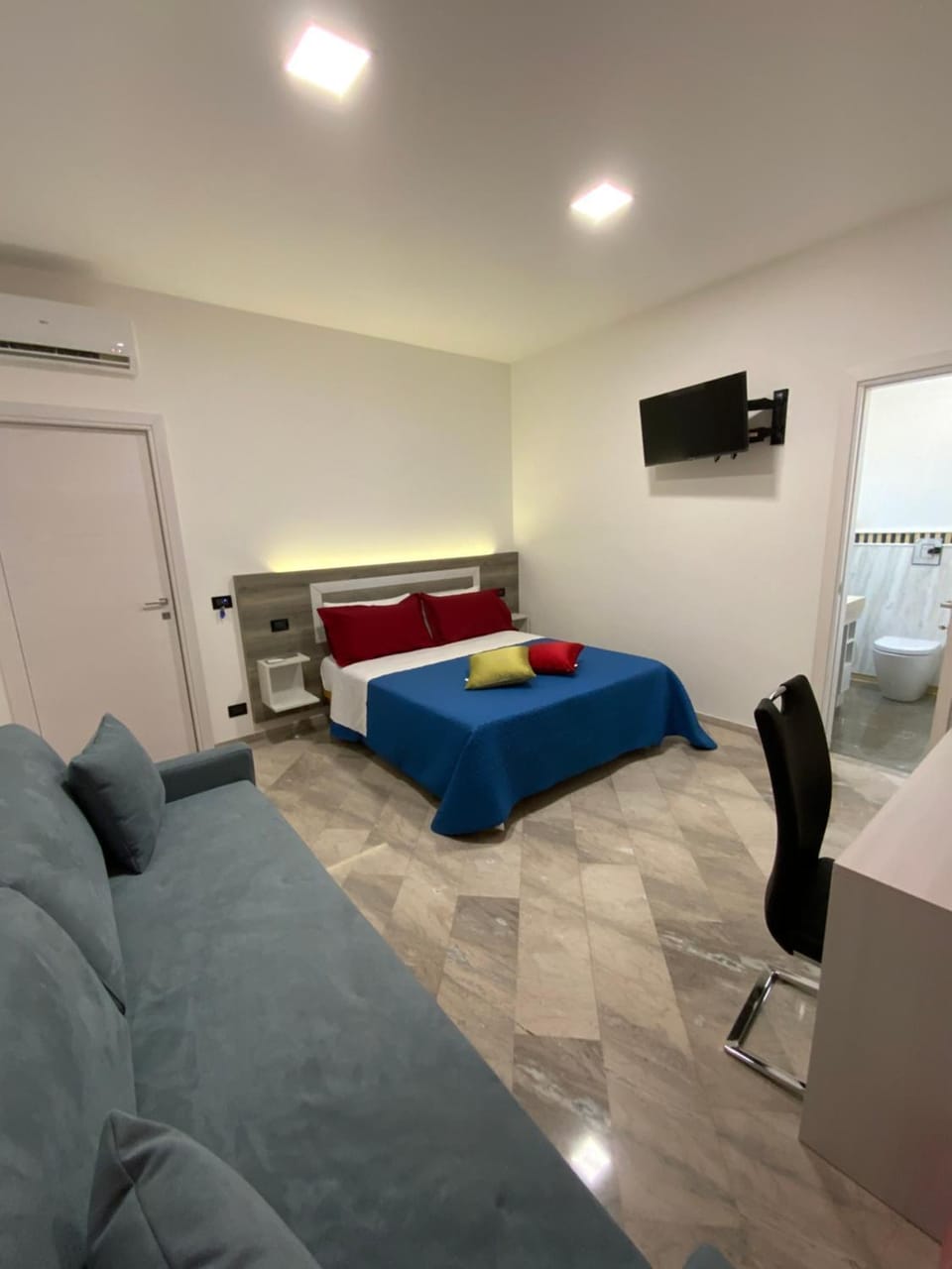 Photo of the whole room