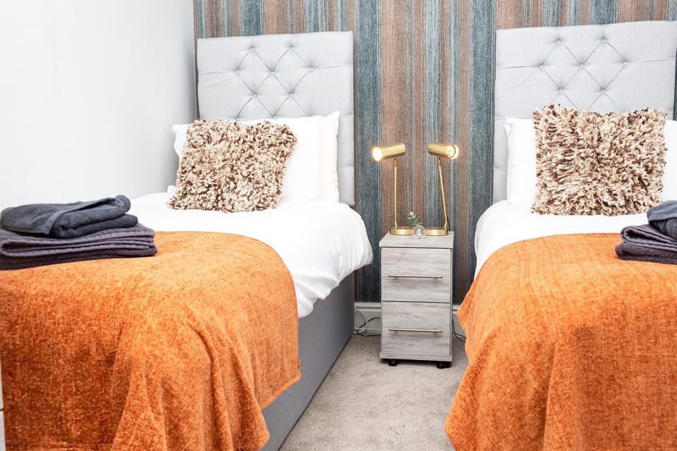 Photo of the whole room, Bedroom