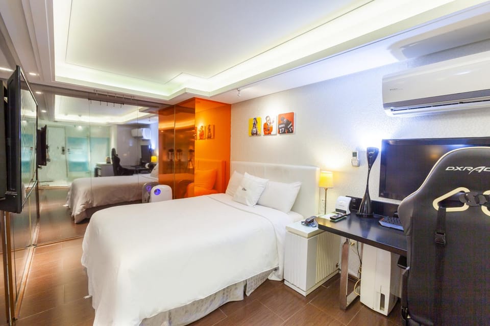 Bed, TV and multimedia, Photo of the whole room, Bedroom, air conditioner