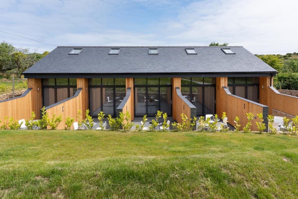 Property building, Patio, Sports, Dinner, Drinks, Family