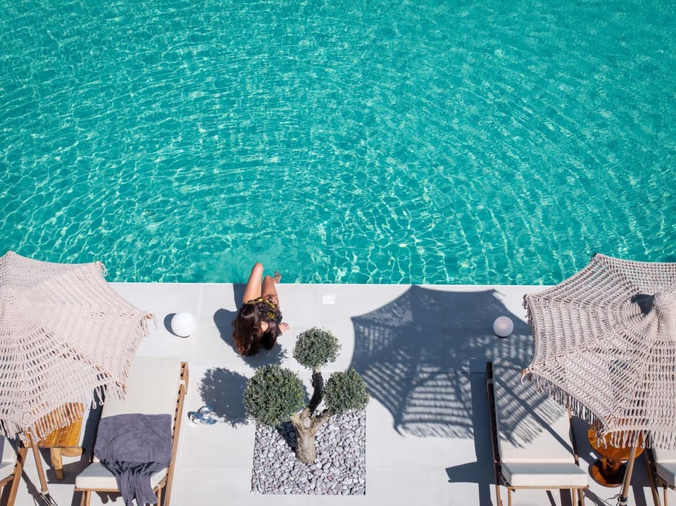 Patio, Day, People, Natural landscape, View (from property/room), Balcony/Terrace, Dining area, Guests, Pool view, Swimming pool, group of guests, sunbed