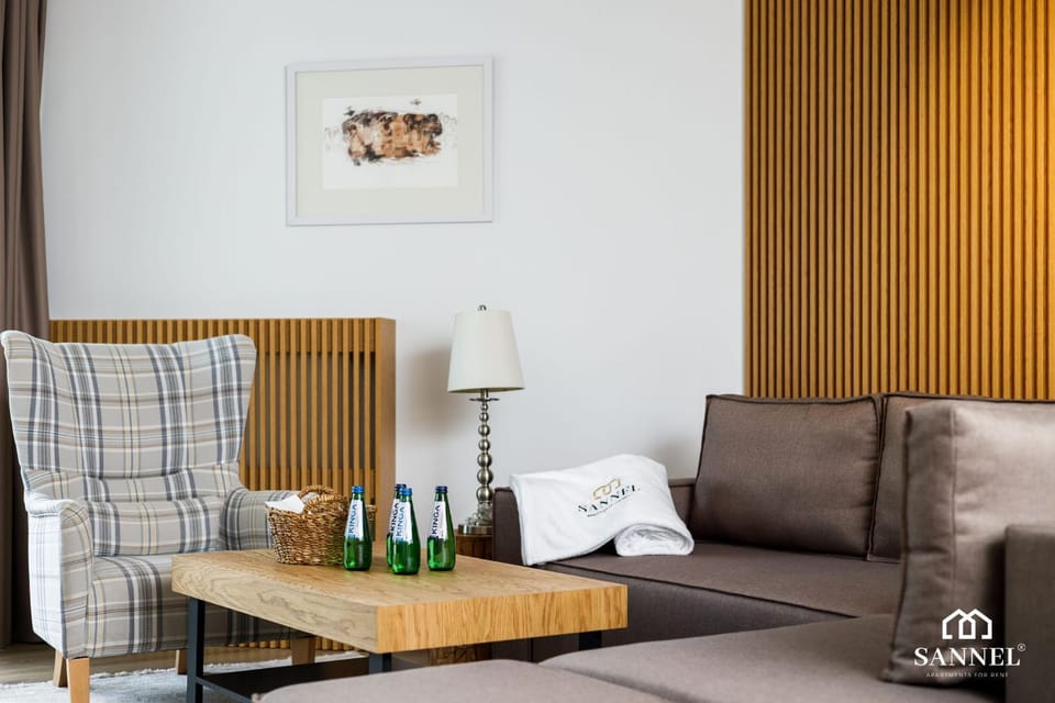 Living room, Decorative detail, Decorative detail, Seating area, On site, Drinks