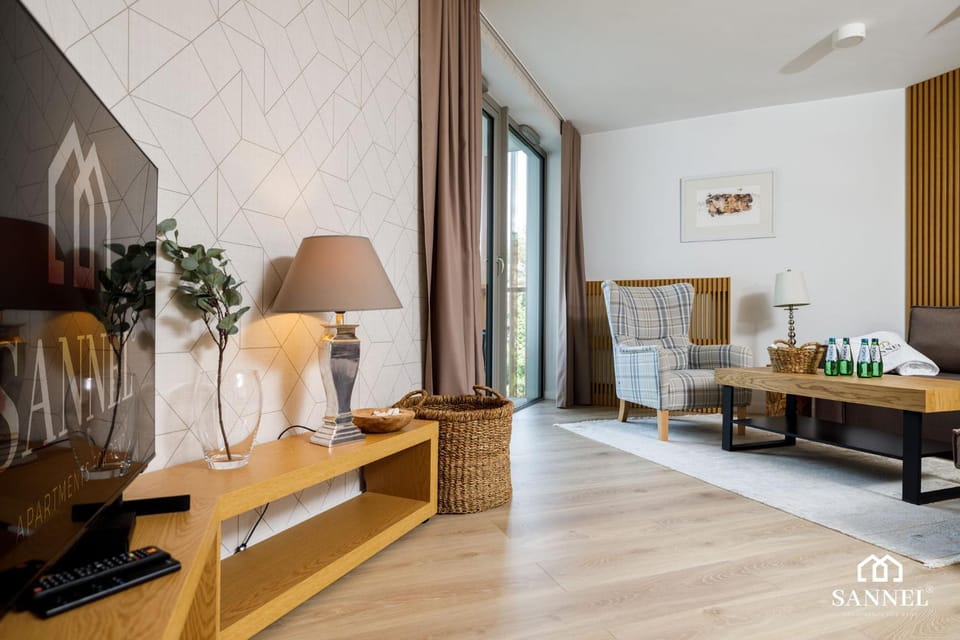 TV and multimedia, Living room, Decorative detail, Decorative detail, Seating area, On site, City view, City view