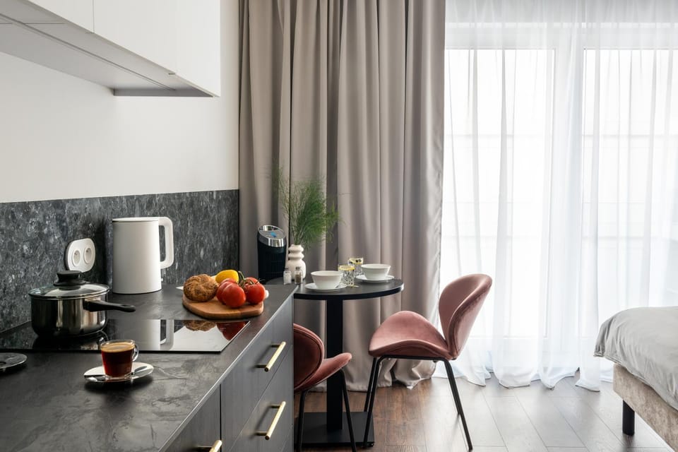 Coffee/tea facilities, Kitchen or kitchenette, Dining area