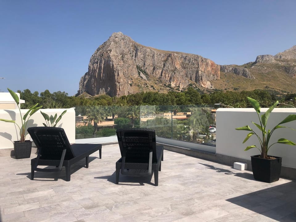 Balcony/Terrace, Mountain view