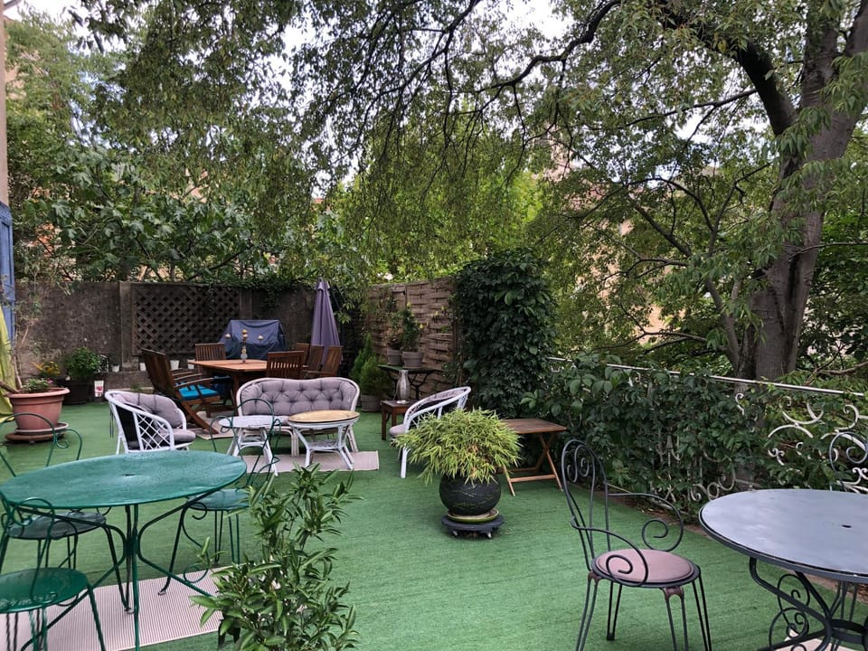 Patio, Restaurant/places to eat, Dining area