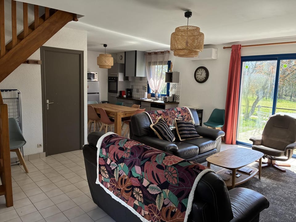 Kitchen or kitchenette, Living room