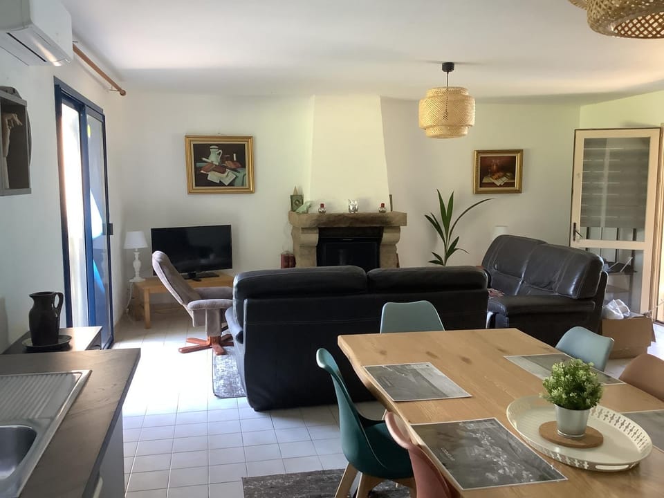 TV and multimedia, Living room, Seating area