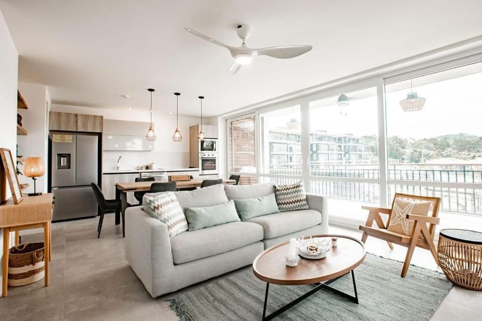 View (from property/room), Balcony/Terrace, Living room, Seating area, Dining area