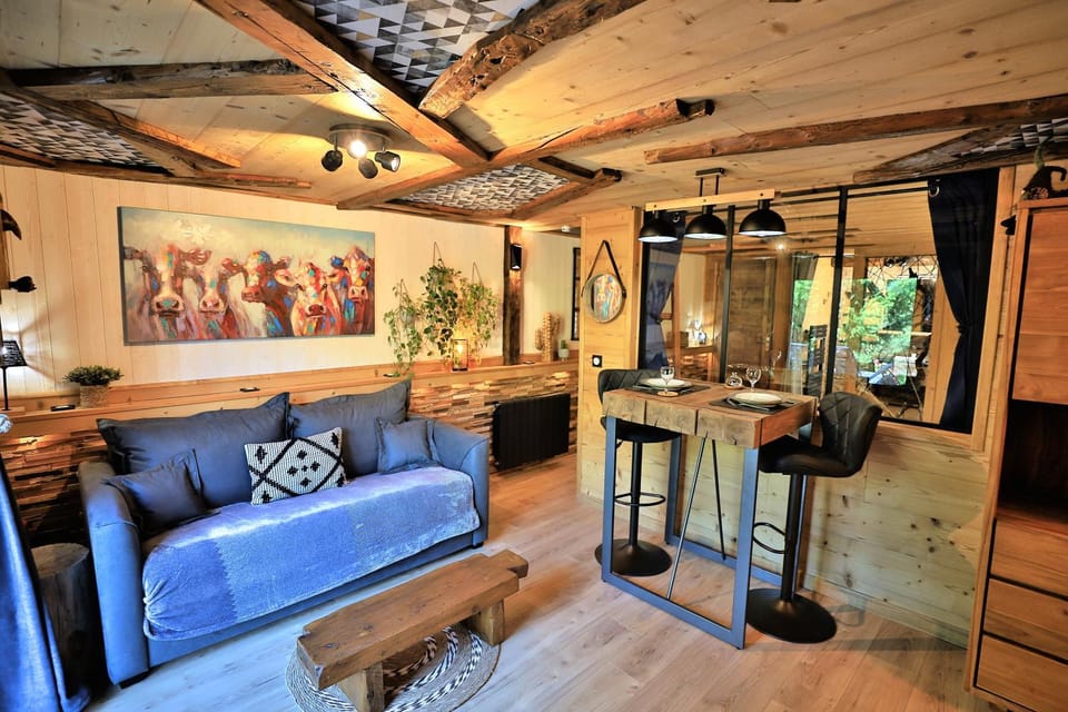 Living room, Dining area