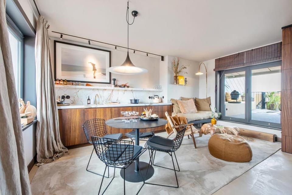 Seating area, Dining area, kitchen