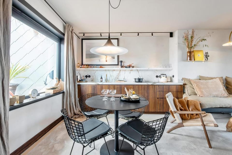 Dining area, kitchen