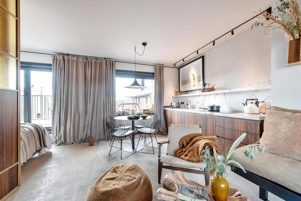 Kitchen or kitchenette, Seating area, kitchen