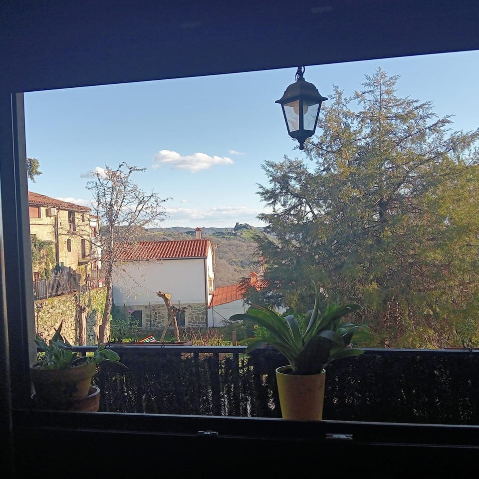 Habitación ideada para parejas con Jacuzzi, desayuno romántico y opción de cenas en su restaurante Love hotel in Sierra de Gata