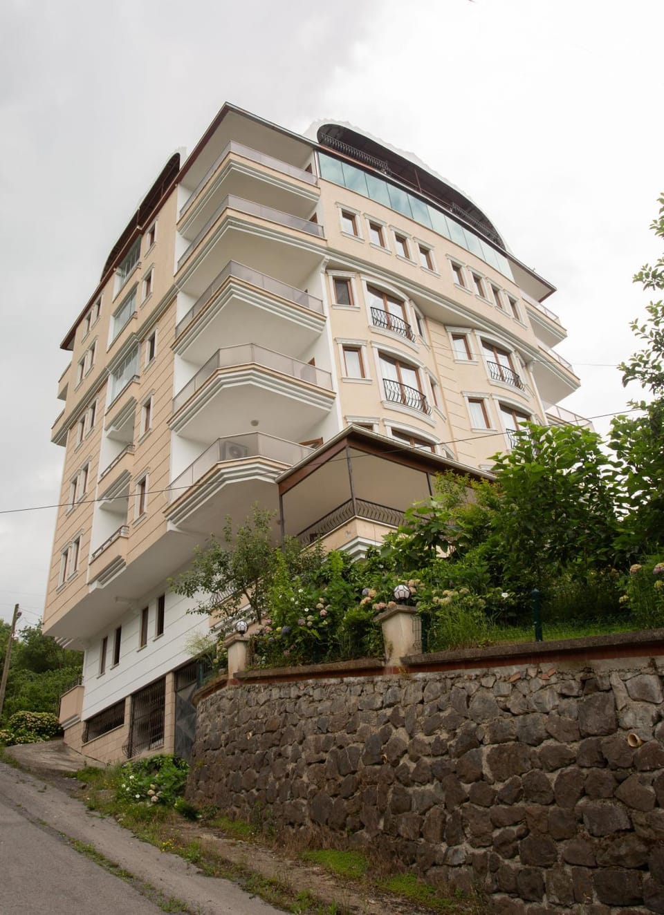 Property building, Neighbourhood