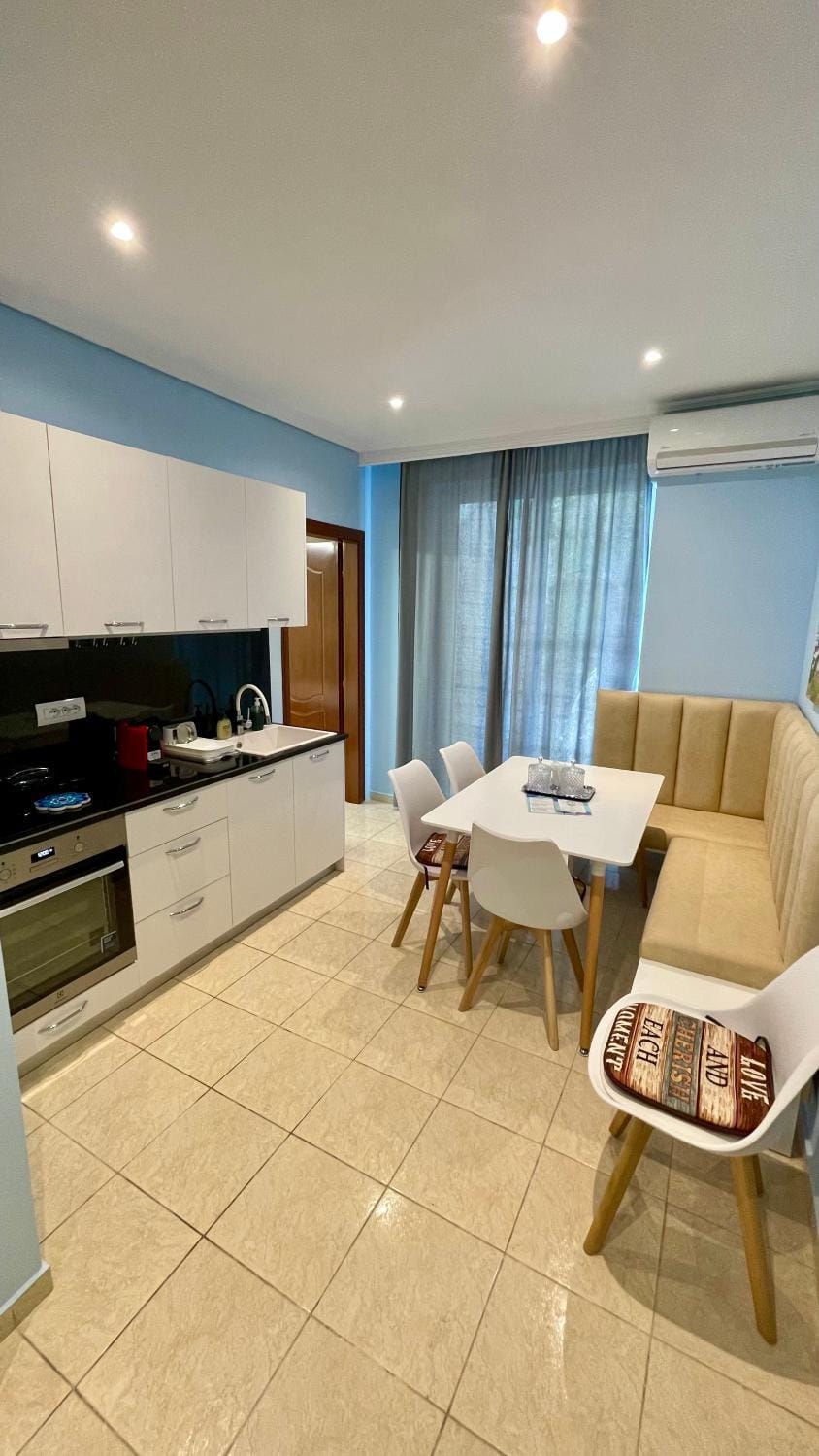Kitchen or kitchenette, Seating area, Dining area