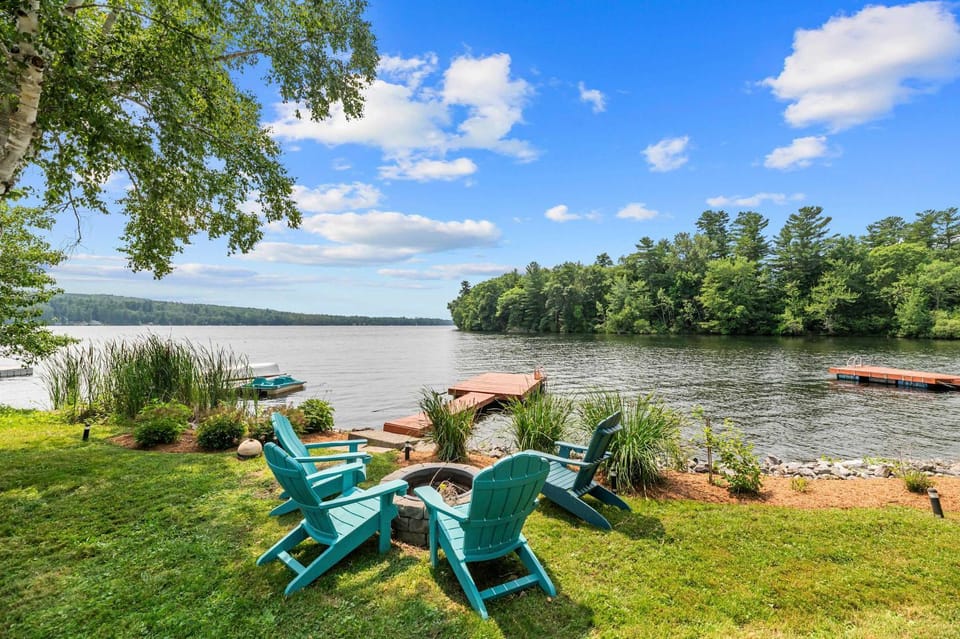 Little Landing Cottage On Cobbossee Lake House in Winthrop