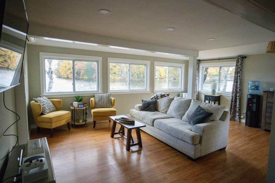 TV and multimedia, Living room, Seating area