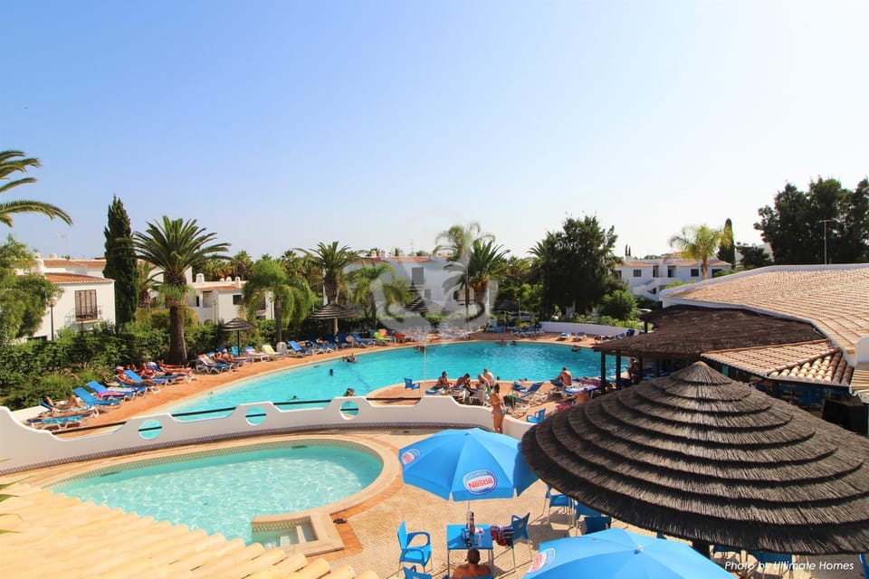 Property building, Nearby landmark, Photo of the whole room, On site, Swimming pool, Swimming pool, Swimming pool, Entertainment, Entertainment