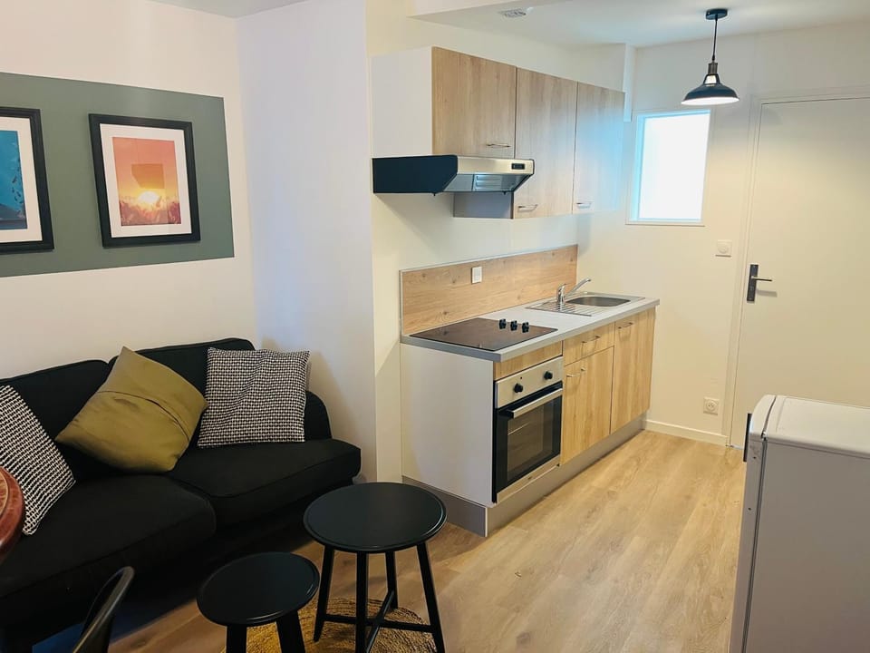Kitchen or kitchenette, Living room, pet friendly, stove