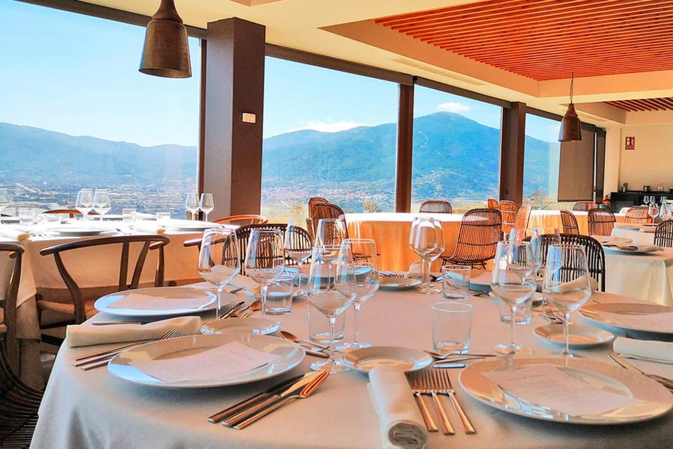 Restaurant/places to eat, Dining area