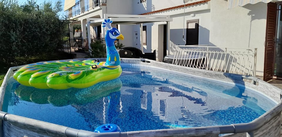 Swimming pool, Swimming pool