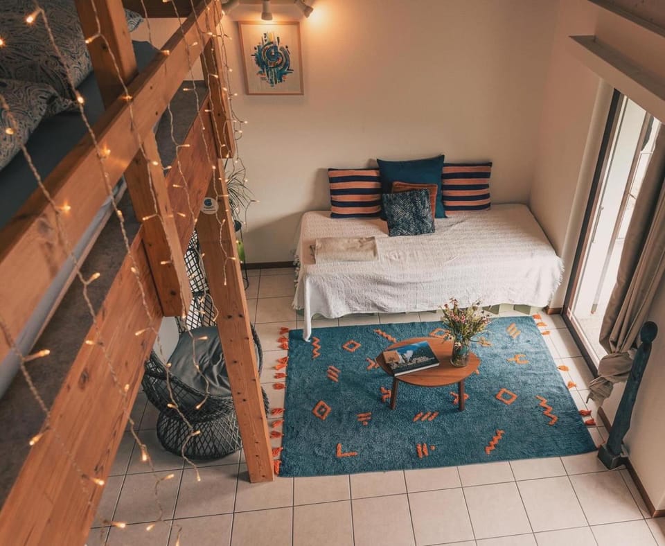 Bed, Living room, Photo of the whole room, Seating area