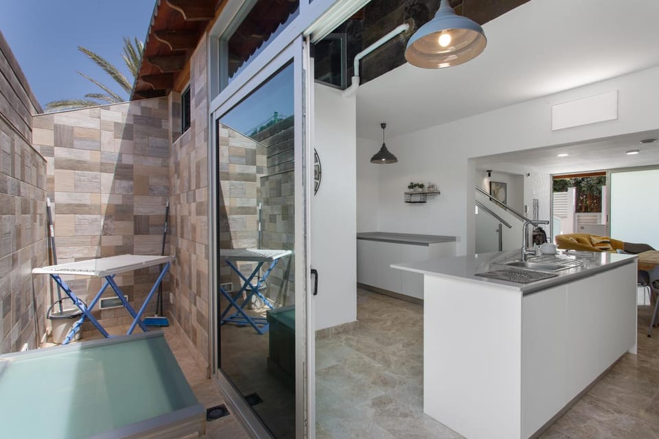 Property building, Kitchen or kitchenette, Living room