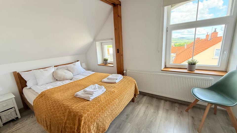 Bed, Photo of the whole room, Bedroom, towels