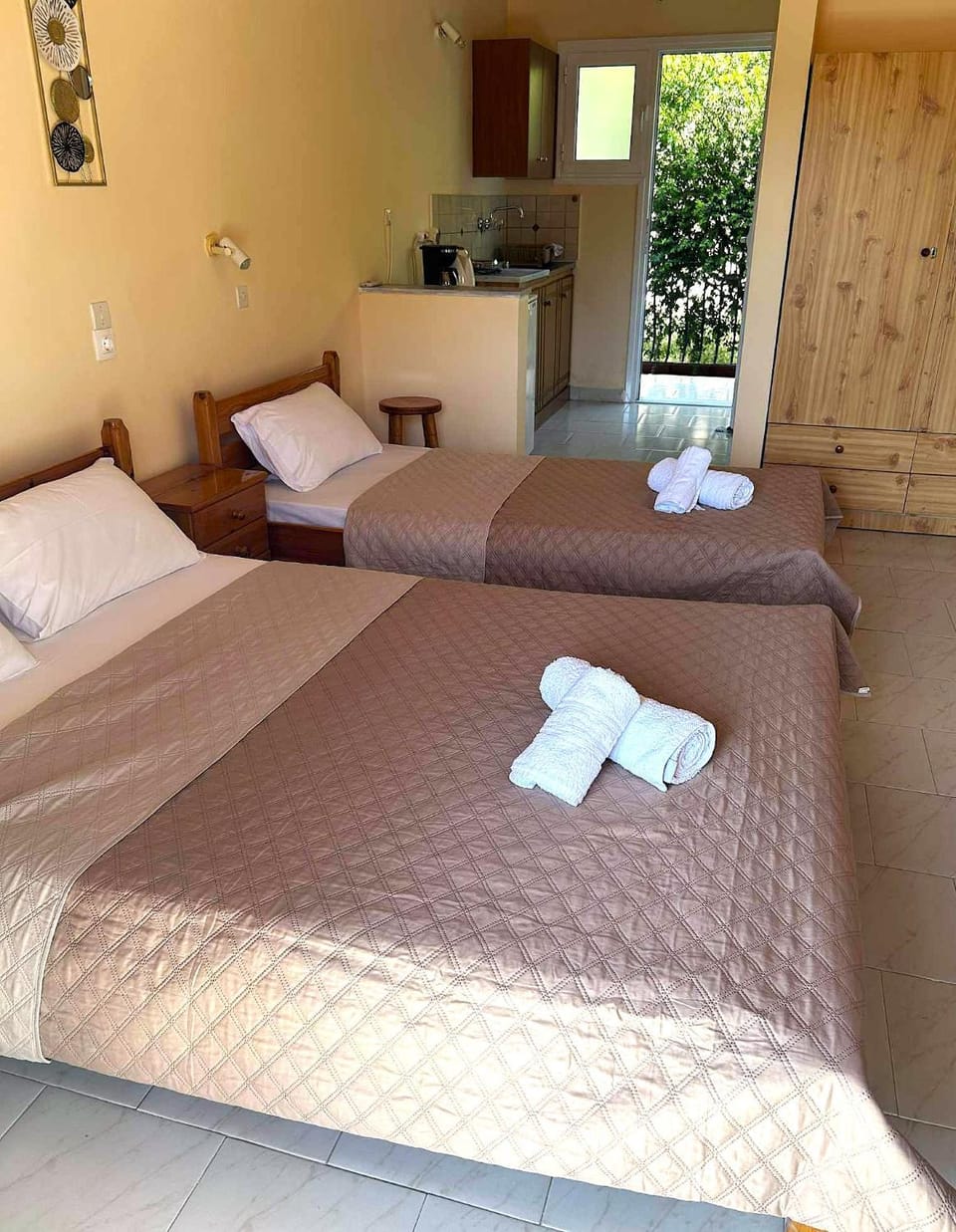 Bed, Photo of the whole room, Bedroom, towels