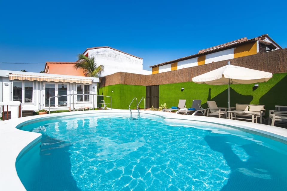 Paraíso en la Playa - Heated Pool Service Villa in Gran Canaria