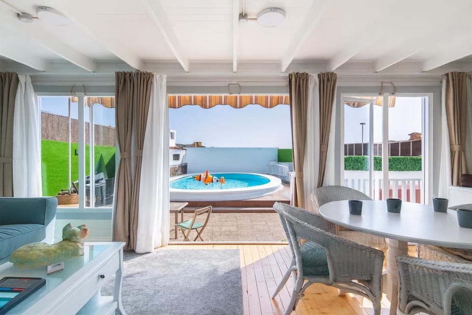 Paraíso en la Playa - Heated Pool Service Villa in Gran Canaria