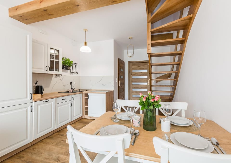 Kitchen or kitchenette, Dining area, stove