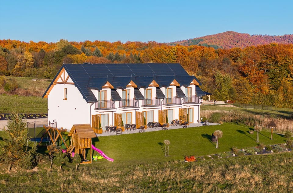 Property building, Spring, Day, Natural landscape, Garden, Autumn, Garden view, Landmark view, Mountain view