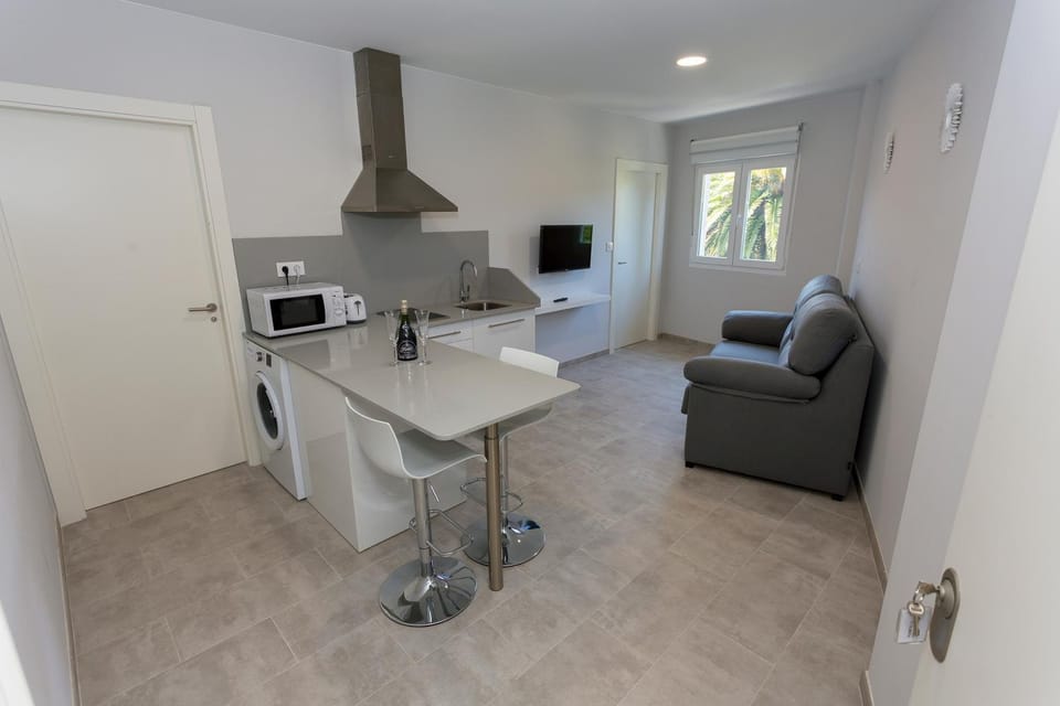 TV and multimedia, Kitchen or kitchenette, Living room, Dining area