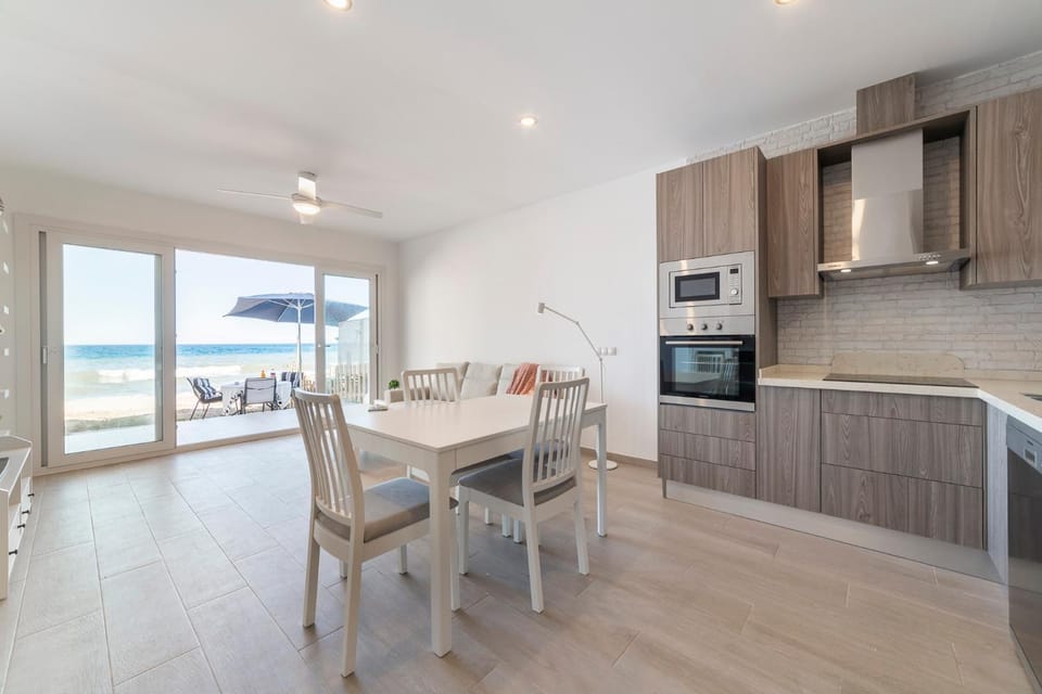 Kitchen or kitchenette, Sea view