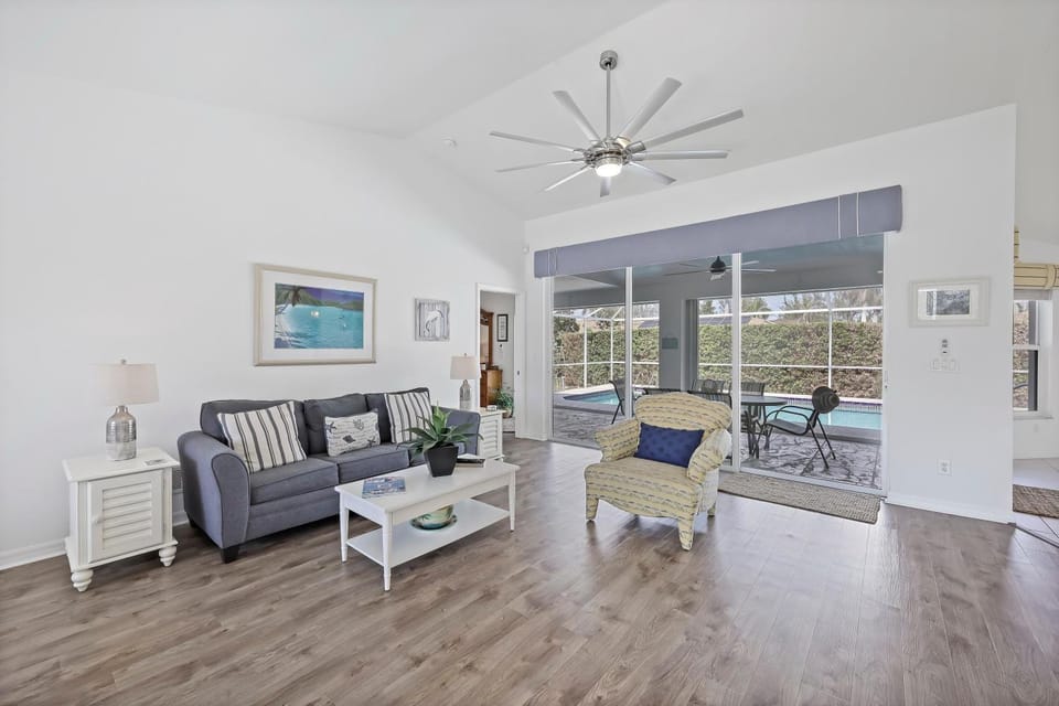 Inviting, quiet home in with pool and steps to beach House in Marco Island